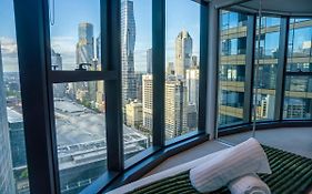 33Rd Floor Deluxe 2-Br Apartment - City Views, Pool, Hot Tub & Gym